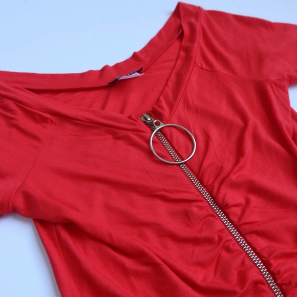 Venus Red Ruched Ring Zip Top – Size Small - Picture 2 of 4
